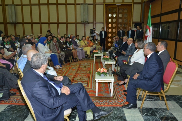 ولد خليفة يؤكد دور الجالية في الحفاظ على استقرار بلدها