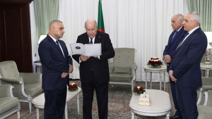 رئيس الجمهورية، السيد عبد المجيد تبون-سفير دولة فلسطين لدى الجزائر، السيد فايز أبو عيطة