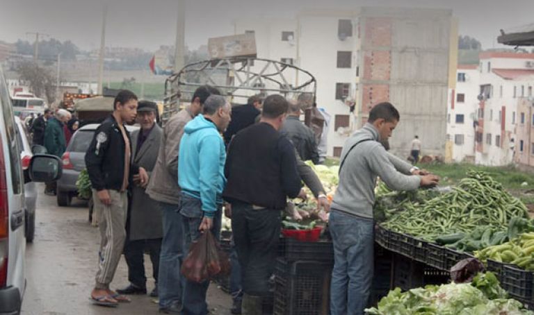 التجارة غير الشرعية تحتل شوارع غليزان