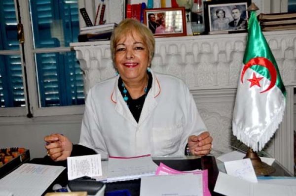 40 سنة في طب وجراحة العيون..والعمل الإنساني