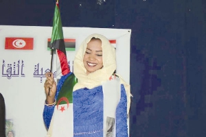 الشاعرة هيام الأسد تشكو مجتمعها السوداني المحافظ