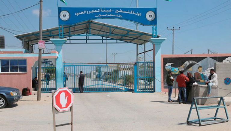 الاحتلال يغلق معبر بيت حانون، وهجومٌ للمستوطنين قرب نابلس