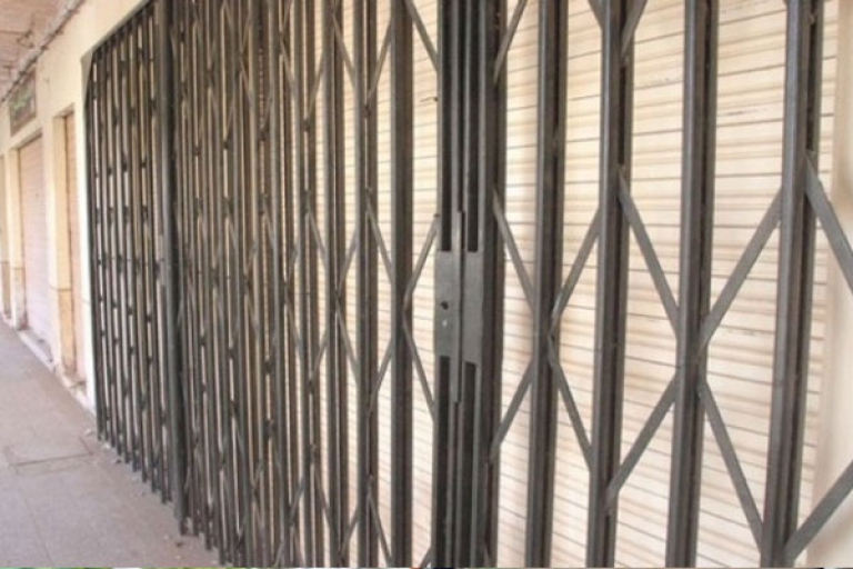 تهديدات بإلغاء قرارات الاستفادة من ألف محل تجاري