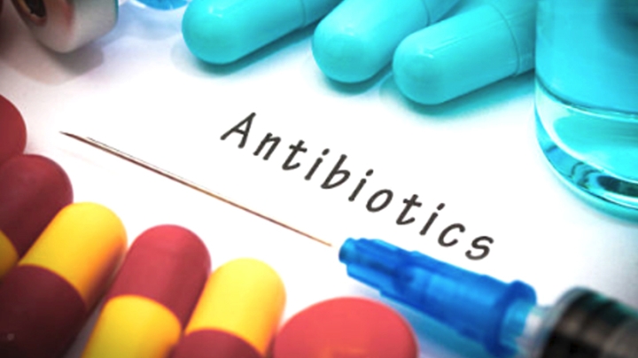 لا وصف للمضادات الحيوية إلا للضرورة القصوى