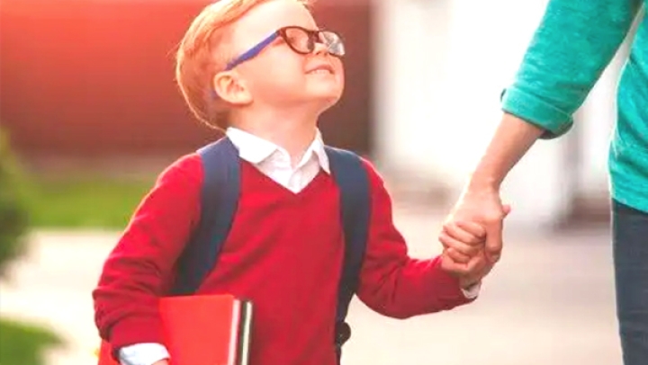 حماية للأبناء أم سلوك مبالغ فيه؟