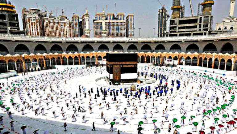 السعودية تقرر استئناف العمرة للوافدين الملقحين من مختلف دول العالم