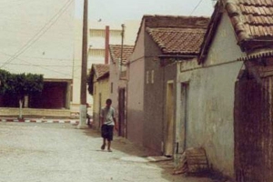 مسافرون يقطعون 15 كلم مشيا على الأقدام