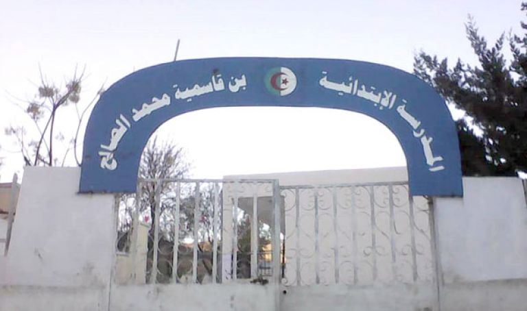 تلاميذ يدرسون في ظروف صعبة بابن زياد