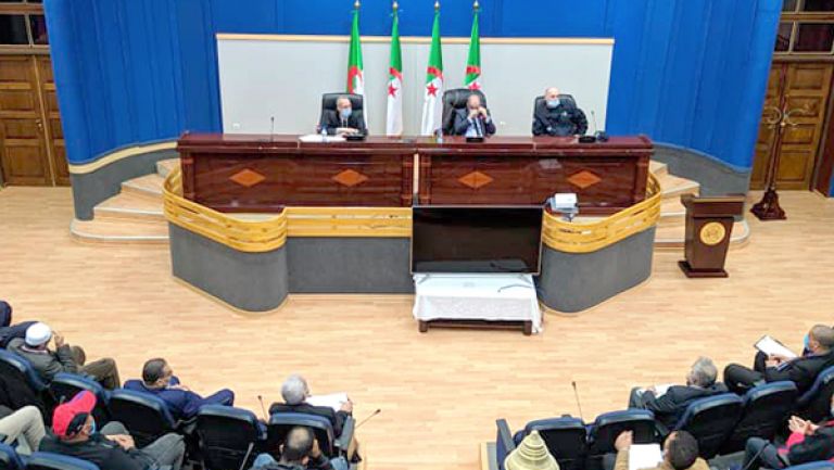والي سكيكدة يأمر بإشراك الجمعيات في ملف السكن