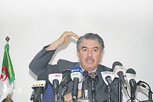 حجار يغلق باب الوساطة والتحويلات على مستوى الوزارة