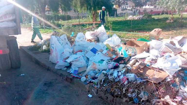 مدينة وهران تغرق في النفايات