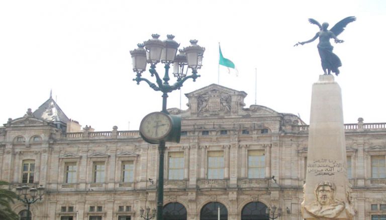 اتفاقية بين مدينتي وهران وليون الفرنسية