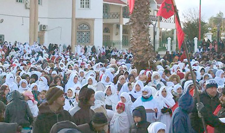 "مسيرة الأكفان" تخرج نساء جرادة إلى الشارع