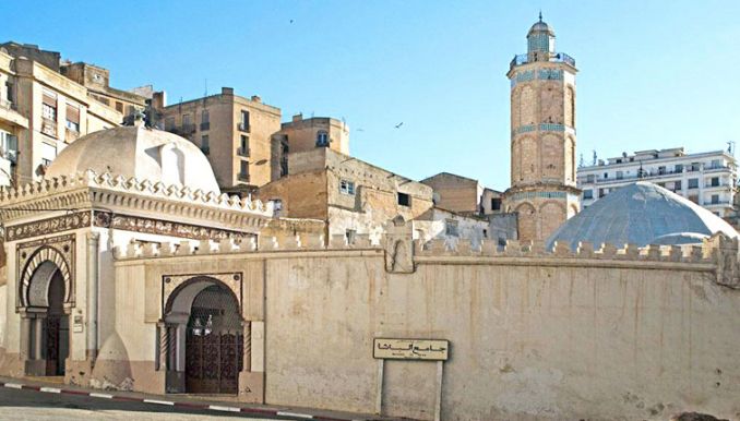 خبراء جزائريون وأتراك لترميم جامع الباشا