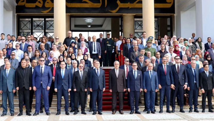 الوزير الأول يقف دقيقة صمت ترحّما على أرواح الشهداء