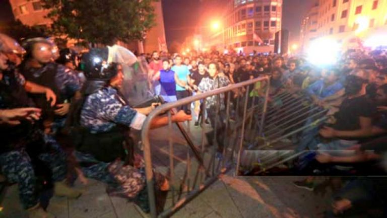 أضخم مسيرة شعبية للمطالبة برحيل الطبقة السياسية اللبنانية