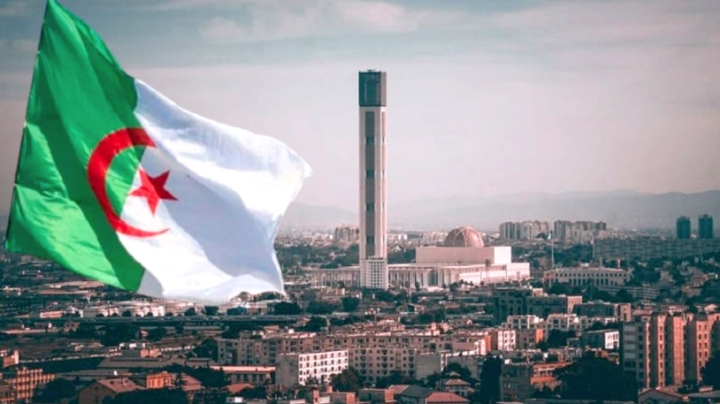 الجزائر لا تتلقى الدروس من أحد