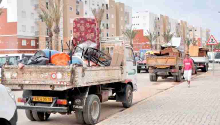 السكان يجددون مطلب الترحيل