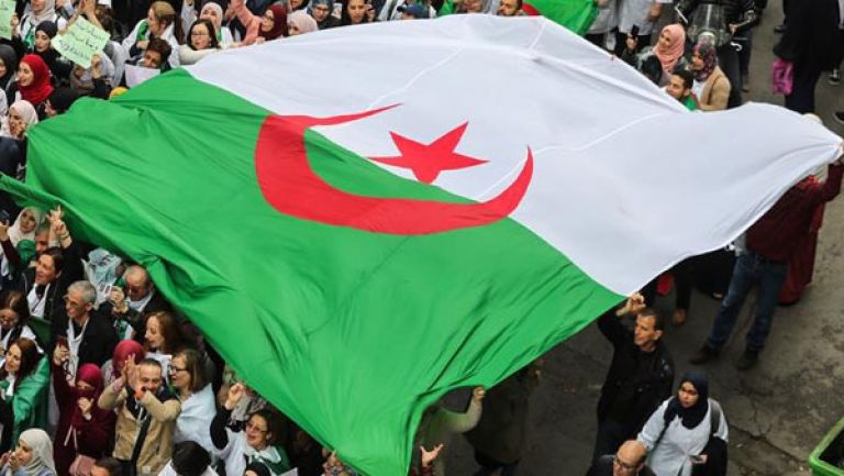 الحراك الشعبي غيّر المشهد السياسي وأسس لبناء جمهورية جديدة