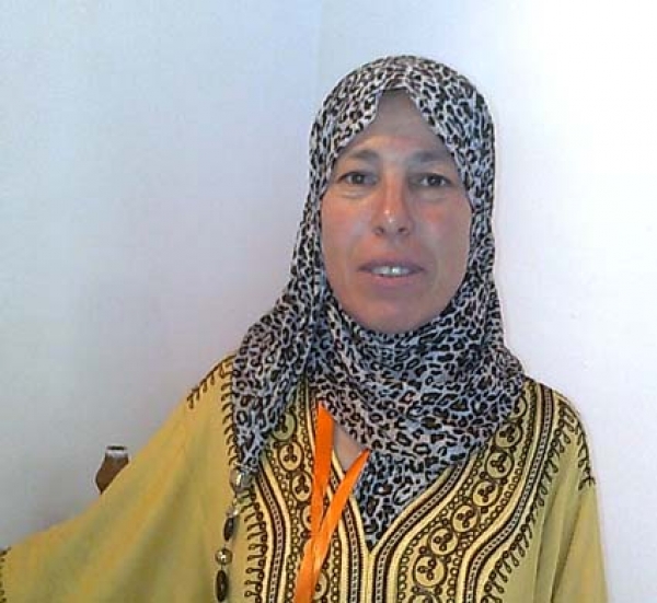 الذكور يلبسون البرنوس والإناث القندورة ويفطرون على حساء السمك