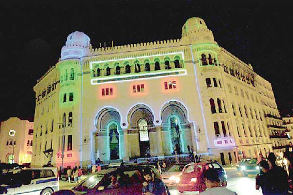 انطلاق سهرات أضواء الجزائر بساحة البريد المركزي