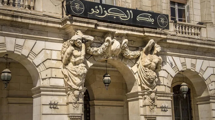 إلزام المؤسسات المالية بالتحقّق من هُوية زبائنها