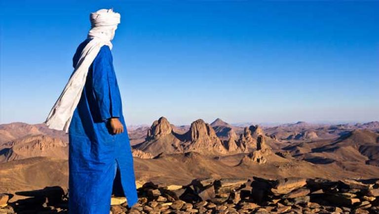 الهقار والطاسيلي يسطعان في السماء