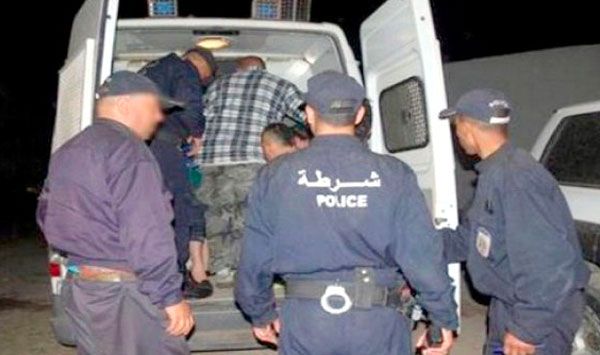 حجز تماثيل فرعونية معروضة للبيع