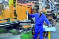 الحكومة تقترح ندوة كبرى للتشاور حول واقع الصناعة