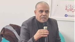 الأستاذ محمد داود من جامعة أحمد بن بلة، وهران1