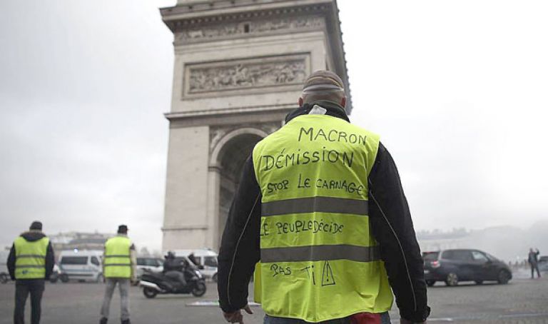 مشاهد الخراب في باريس تصدم الرئيس الفرنسي