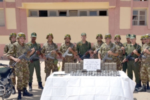 الجيش يقضي على مهرب ويوقف آخر