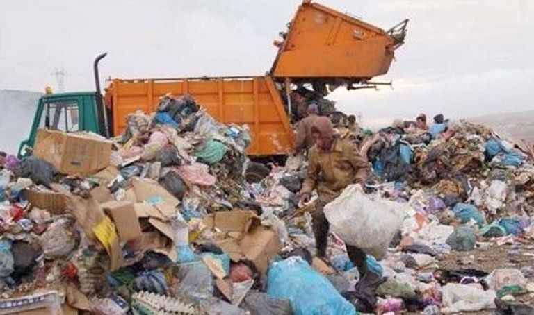 حقول متيجة بمفتاح تتحول إلى مكبّ للنفايات