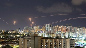 كتائب القسام تفتتح 2024 بقصف تل أبيب بوابل من الصواريخ