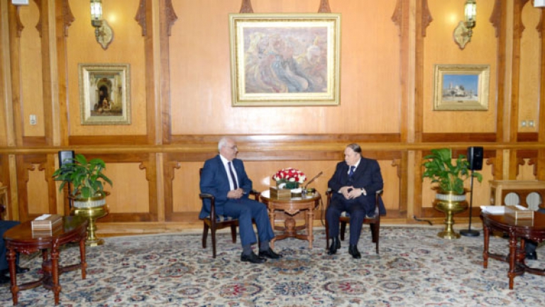 تناولت مع الرئيس بوتفليقة مستجدات الوضع في فلسطين