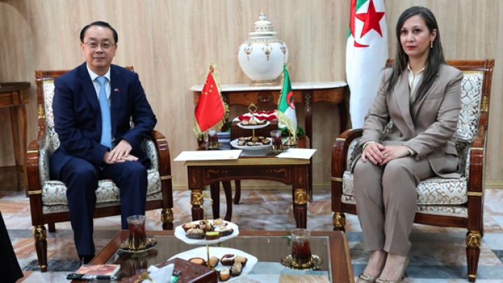 مواصلة تجسيد الشراكة الاستراتيجية بين البلدين