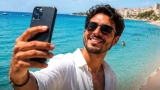 هوس "السيلفي" يغزو شواطئ عنابة