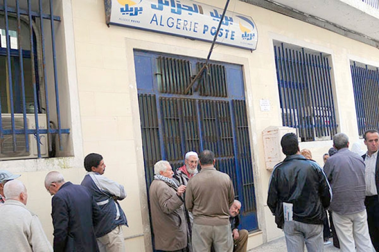 شلل بالمؤسسات المالية بسبب الانترنت