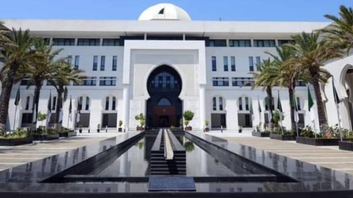 خلية أزمة لمتابعة أوضاع الجالية الجزائرية