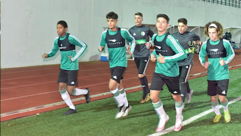 29 لاعبا يختتمون تربصهم بوهران