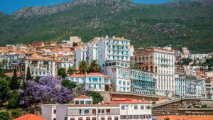 مساعٍ "لتحرير" ملفي المناطق الصناعية والتوسع السياحي