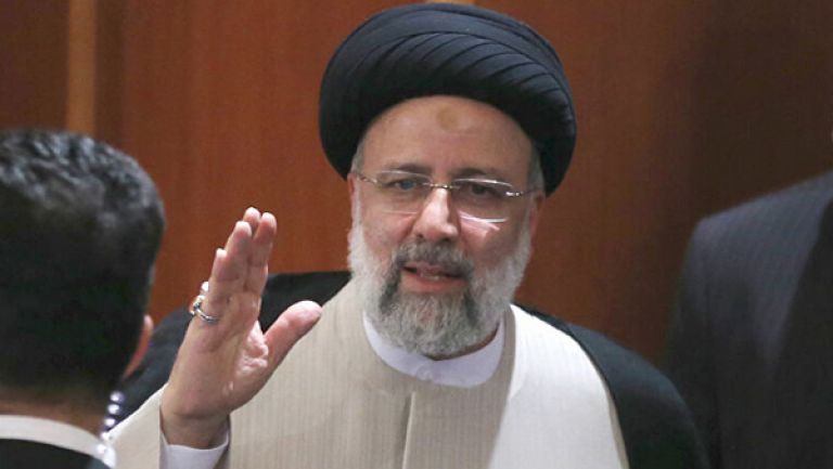 إبراهيم رئيسي  ينصب رسميا رئيسا لإيران