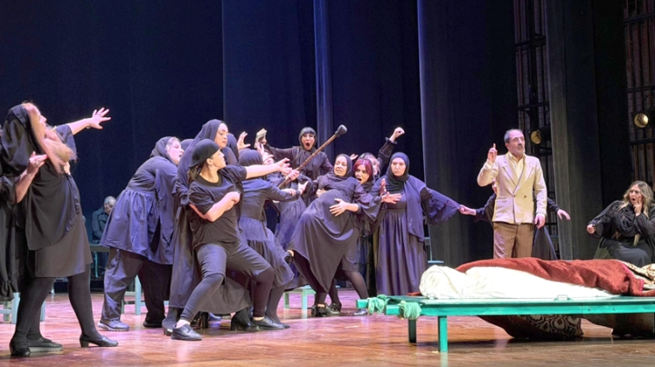 هل أخذ الجمهور &quot;آجر&quot; الفرجة في &quot;جنازة أيوب&quot;؟