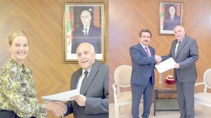 وزير الشؤون الخارجية والجالية الوطنية بالخارج، أحمد عطاف- السيدة كاترين فروم هوير السفيرة الجديدة لمملكة الدنماركفي الجزائر-السيد محمد مجاهد كوتشوك يلماز السفير الجديد لجمهورية تركيا  في الجزائر