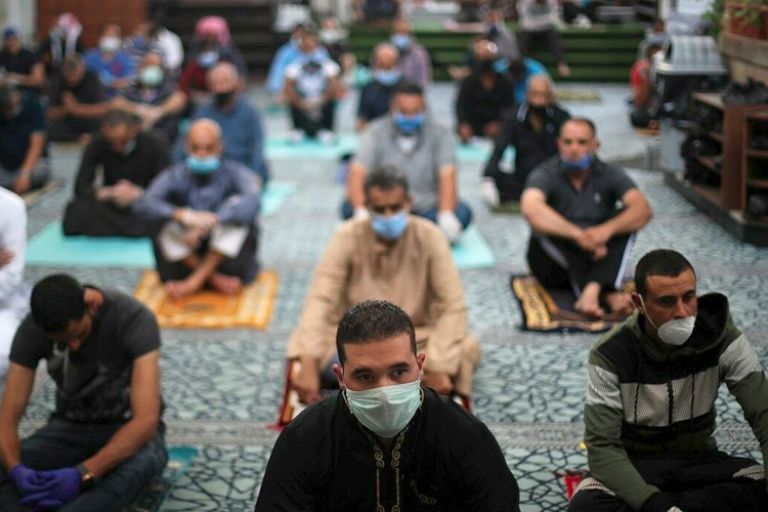 المساجد "تتحرّر" من وباء كورونا