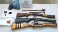 ضبط ثلاثة أسلحة نارية وتوقيف شخصين