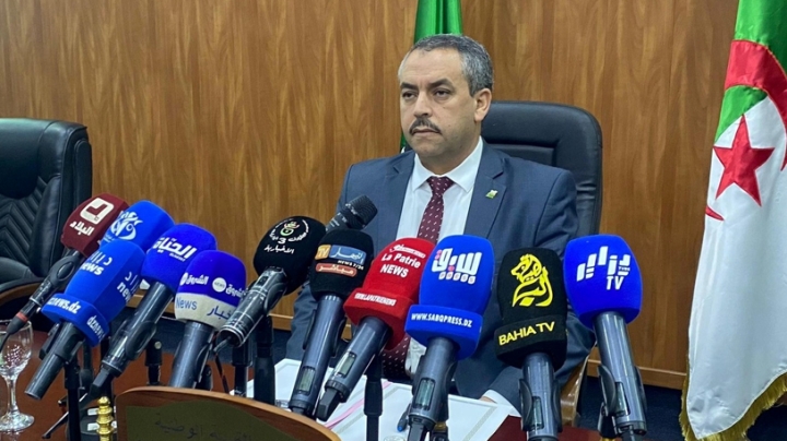 مسابقتان للترقية والتوظيف الخارجي للإداريين