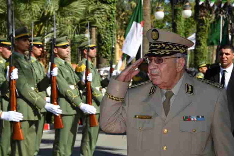الجيش ملتزم بمهامه الدستورية مهما كانت الظروف