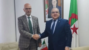 الأمين العام لوزارة الشؤون الخارجية والجالية الوطنية بالخارج لوناس مقرمان-ألبيرتو كوتيللو سفير إيطاليا بالجزائر