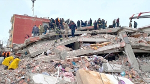 أكثر من سبعة آلاف قتيل في زلزال سوريا وتركيا